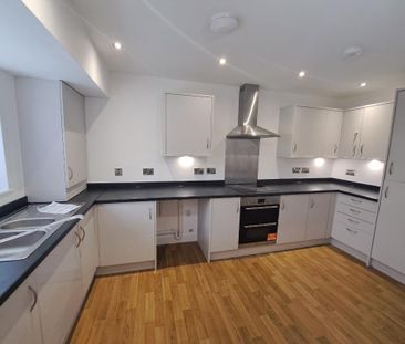 3 bedroom semi-detached house to rent - Photo 2