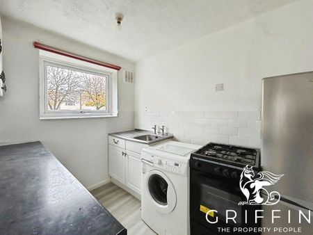 Braybrooke, Basildon, SS14 - Photo 2