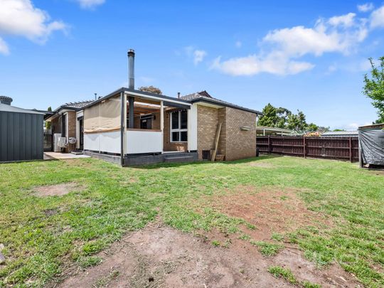 4 BEDROOM FAMILY HOME - Photo 1