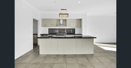 Grand Family Luxury with Downstairs Guest Suite – Perfect for Multi-Generational Living - Photo 4