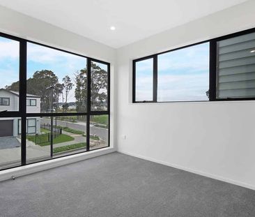 Stunning Townhouse For Rent - Photo 2