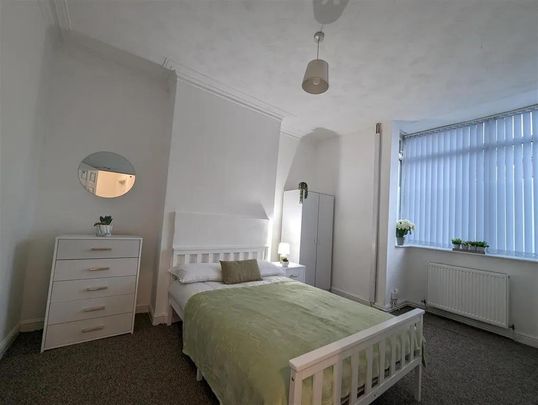 1 bedroom in a house share to rent - Photo 1