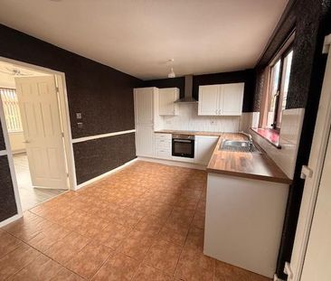 2 bedroom end of terrace house to rent - Photo 4