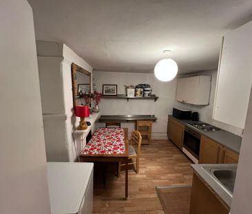1 bedroom in a flat share to rent - Photo 5