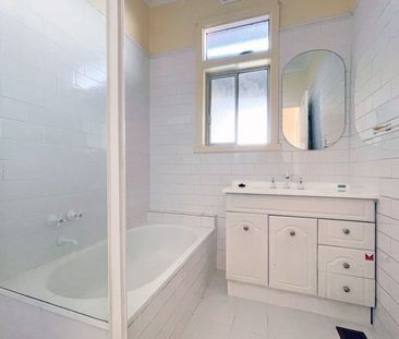 18 Wareham Street, Springvale VIC 3171 - House For Rent | Domain - Photo 6