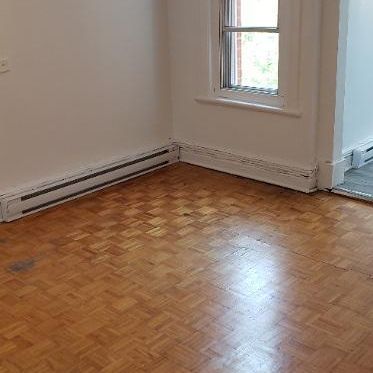 3 1/2 Métro Pie IX/Stationnement privé disponible - Photo 3