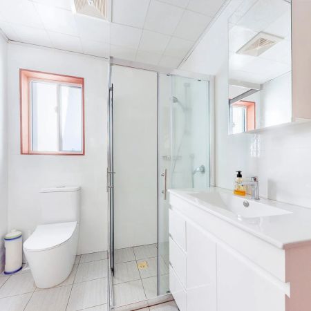 Charming One-Bedroom Granny Flat in Quiet, Convenient Location - Photo 3