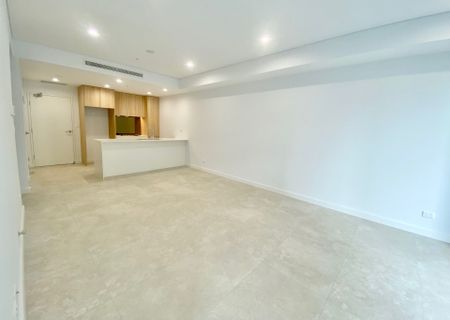 Ground Floor Unit with Courtyard&excl;&excl; - Photo 2