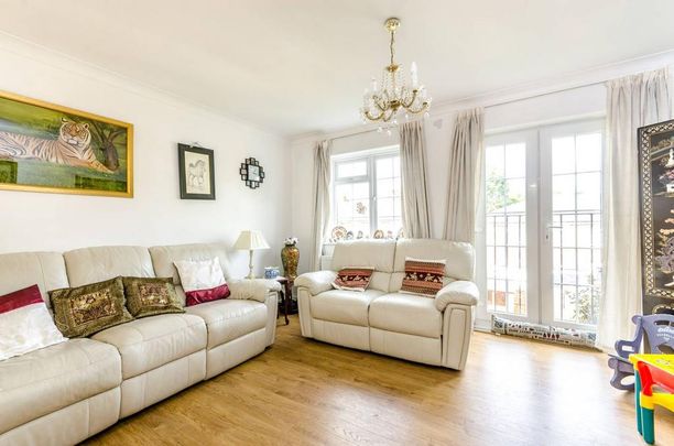 3 bedroom terraced house to rent - Photo 1