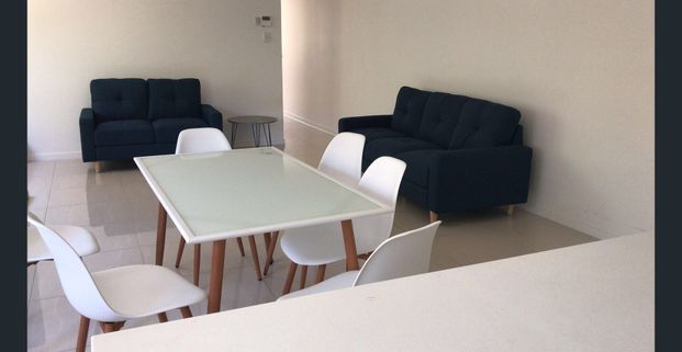 Fully furnished room with Queen size bed and ducted air condition in a good location of Sunnybank - Photo 1