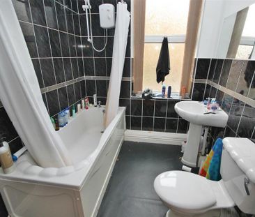 6 bedroom semi-detached house to rent - Photo 6