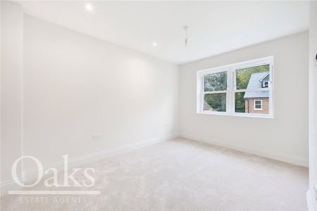 4 bedroom semi-detached house to rent - Photo 3