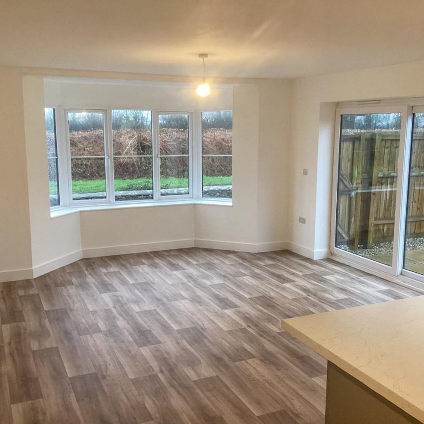 4 bed House - Detached for Rent - Photo 1