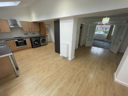 3 bedroom semi-detached house to rent - Photo 5