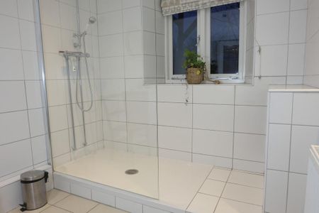 4 bedroom semi-detached house to rent - Photo 3