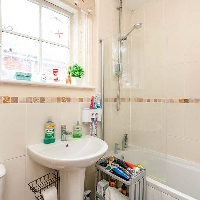 3 bedroom semi-detached house to rent - Photo 1