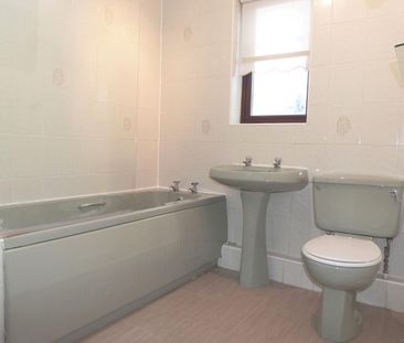 2 bedroom ground floor flat to rent - Photo 6