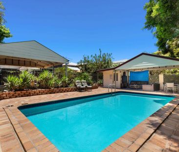 3 bedroom house with beautiful swimming pool - Photo 3