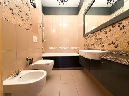 Przestronne 106m przy Rynku, ochrona 24/7, parking - Photo 2