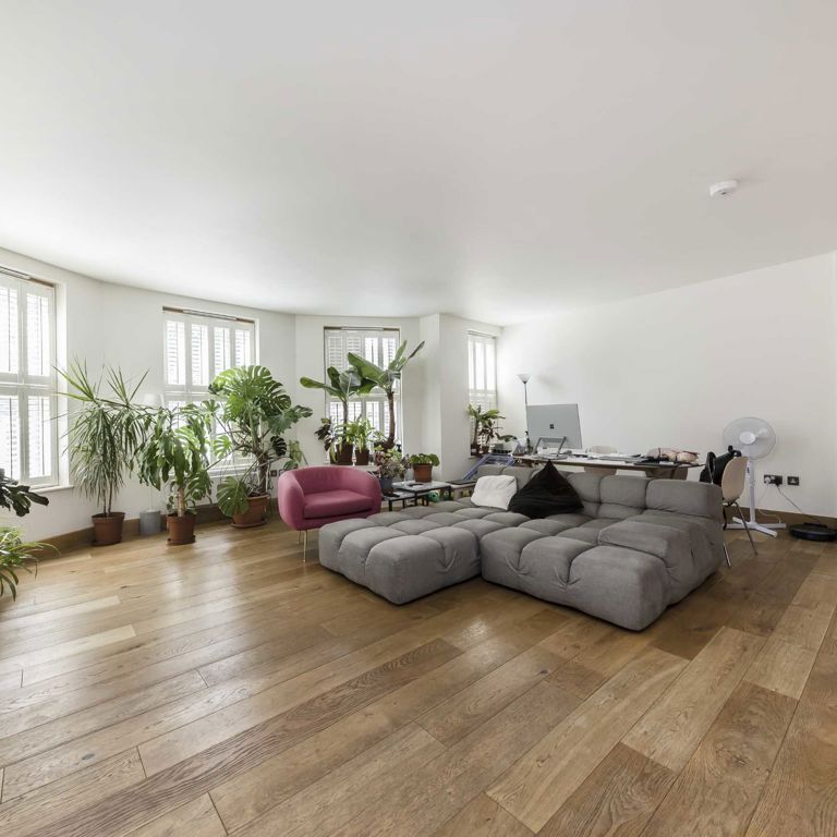 Upham Park Road, W4 1PG, London - Photo 1