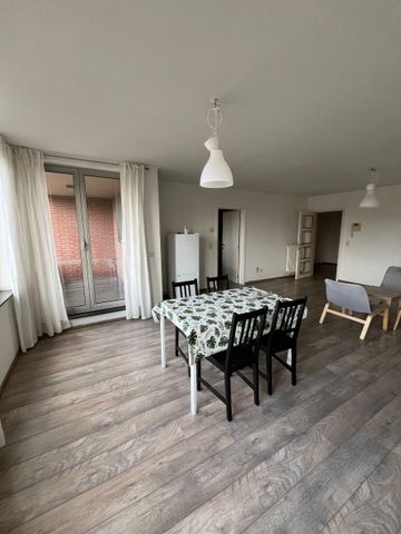 Ruim appartement met drie slaapkamers, terras en garagebox - Foto 4