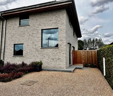 Halfopen nieuwbouwwoning te huur in Ouwegem - Photo 1
