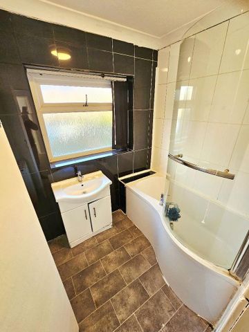 3 bedroom semi-detached house to rent - Photo 4