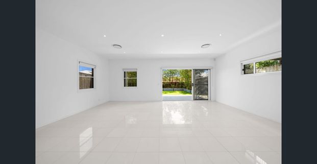 Large Contemporary Family Home with Solar, Ducted A/C & Multiple Living Areas!! - Photo 1