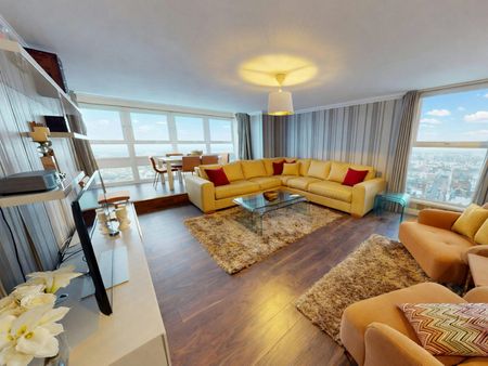 Flat to rent on - Photo 2