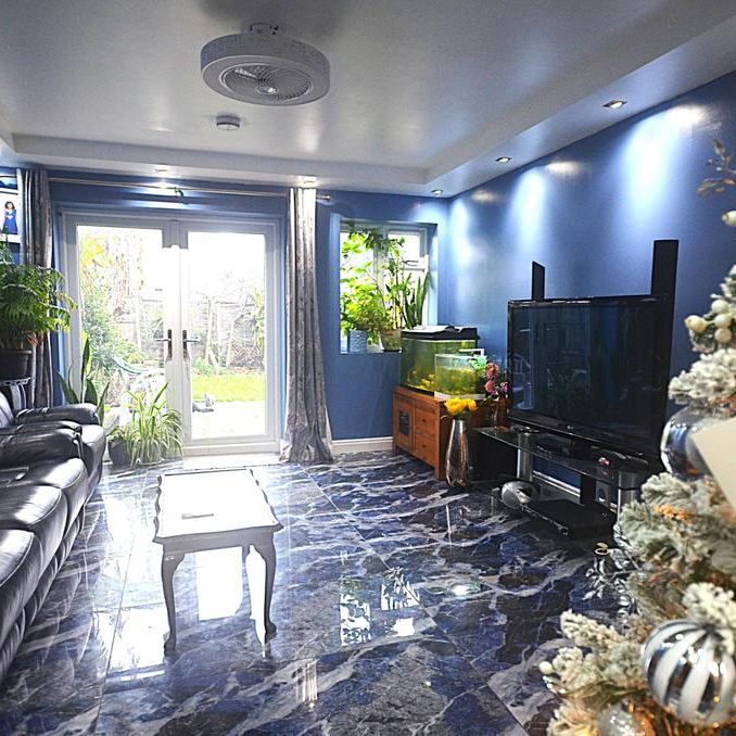 5 bedroom bungalow to rent - Photo 1