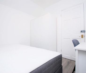 4 bedroom semi-detached house to rent - Photo 5