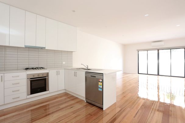 4/423 Gaffney Street, Pascoe Vale VIC 3044 - Photo 1