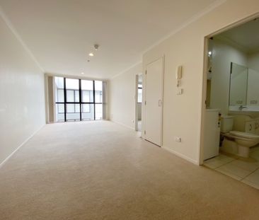 NEWMARKET - Two Bedroom Two Bathroom Apartment - Photo 5