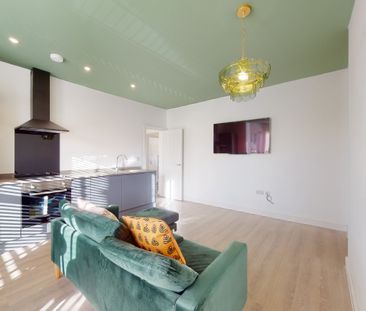 65 Forest Road Flat 3 - Photo 1