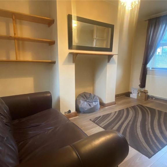 2 bedroom end of terrace house to rent - Photo 1