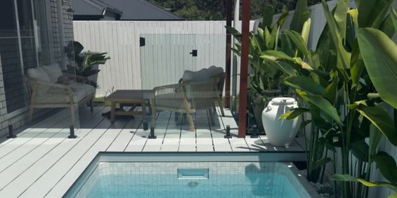 Modern Luxury in Glass House Maintenance - Photo 3