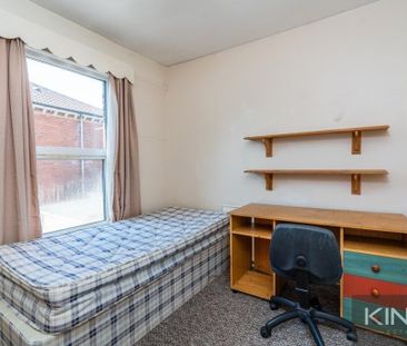 6 bedroom semi-detached house to rent - Photo 2