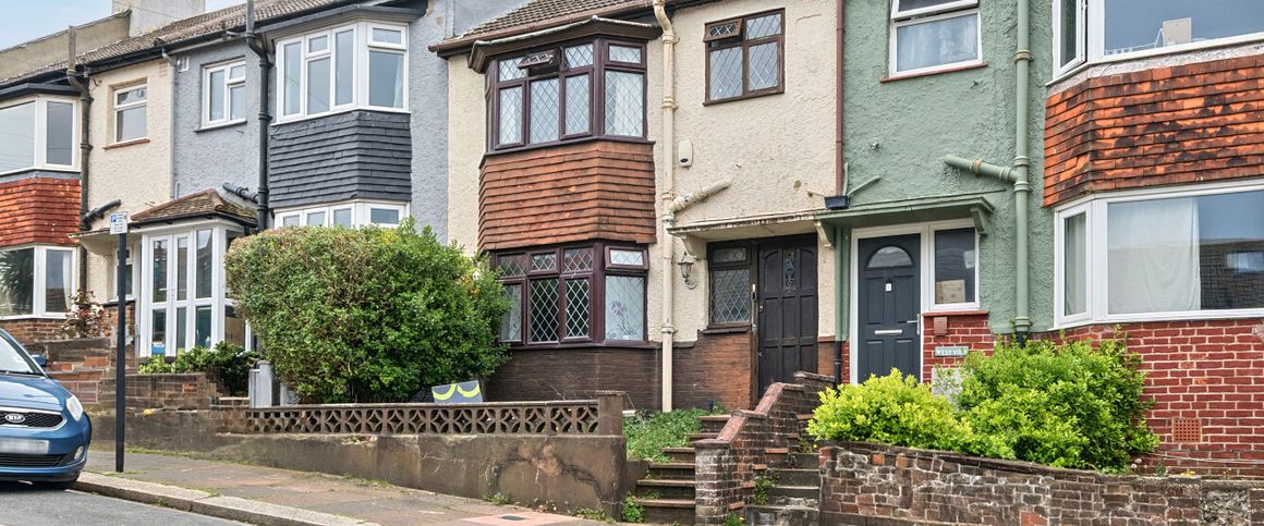 4 bedroom terraced house to rent - Photo 1