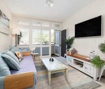 Stylish Beachside Apartment - Photo 3