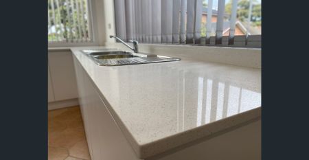 Freshly renovated 3 bedroom home - Photo 5