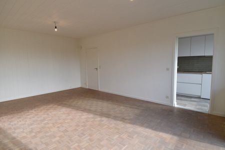 Gerenoveerd appartement met 2 slaapkamers in hartje Gullegem - Photo 4