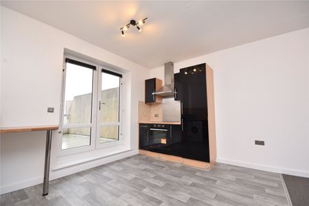11, Tudor Way, Beeston, Leeds, West Yorkshire, LS11 8LR - Photo 2