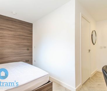 5 bed Apartment for Rent - Photo 6