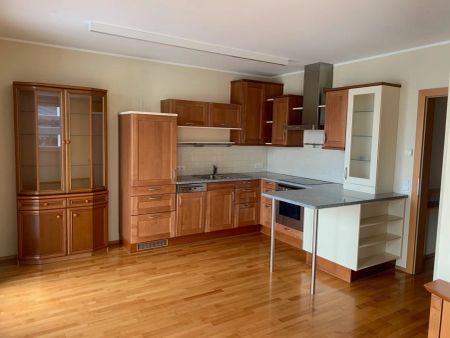 3-Zimmer-Wohnung mit möblierter Küche, Terrasse und Garagenparkplatz in beliebter Wohngegend Schärding - Photo 2