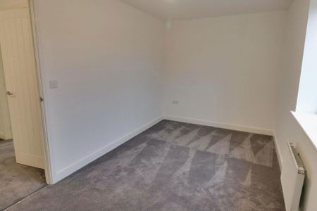 2 bedroom semi-detached house to rent - Photo 4