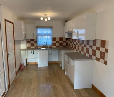 3 bedroom end of terrace house to rent - Photo 6