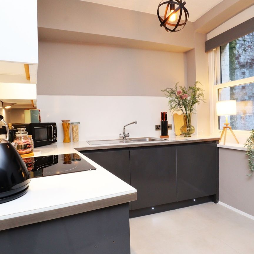 1 Bed Flat, Windsor Court, BN1 - Photo 1