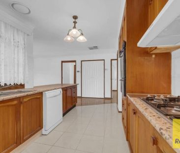 4 BEDROOM HOME - Photo 3