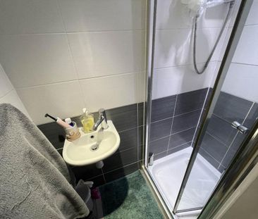 3 bedroom flat to rent - Photo 5