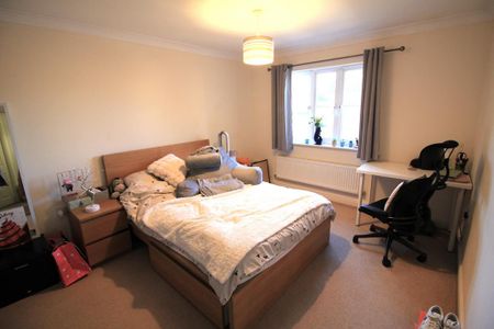 4 bedroom detached house to rent - Photo 2